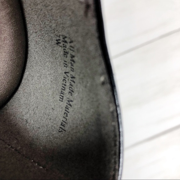 Kelly & Katie Faux Patent Pumps, size 7 Wide. - Picture 7 of 8